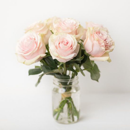 сортовые розы в местной флористической студии в Рязани