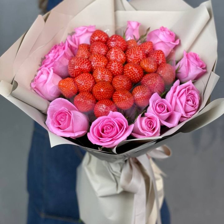 Клубника и розы в Рязани