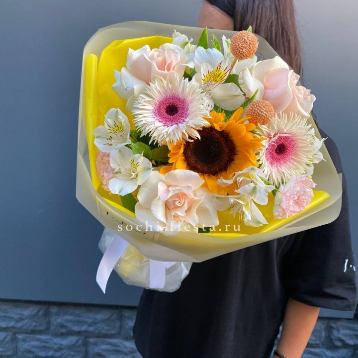 Букет с подсолнухом "Елоу" в Рязани