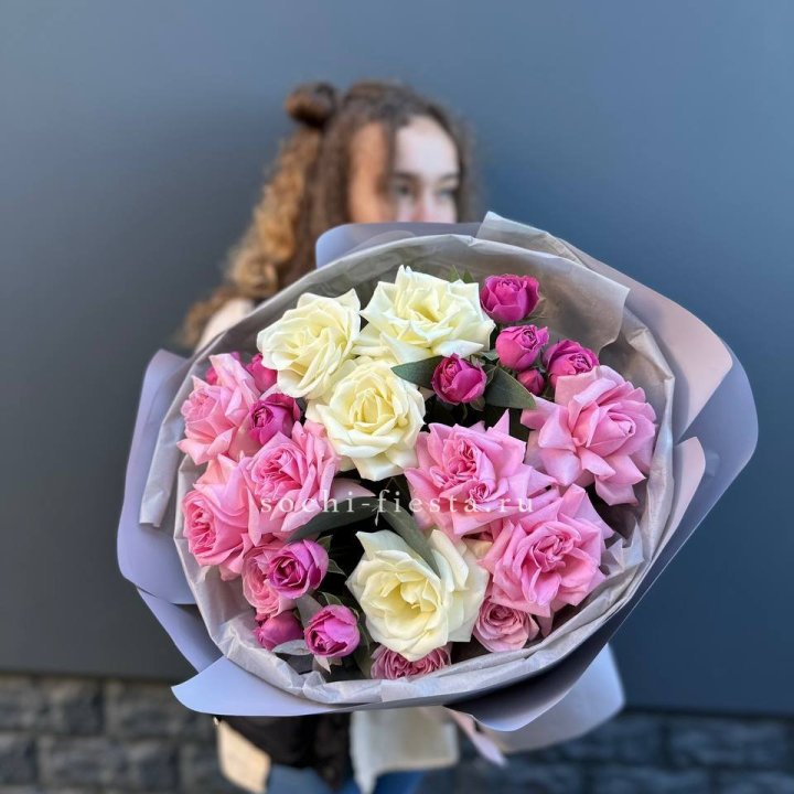 Букет французских и пионовидных роз в Рязани