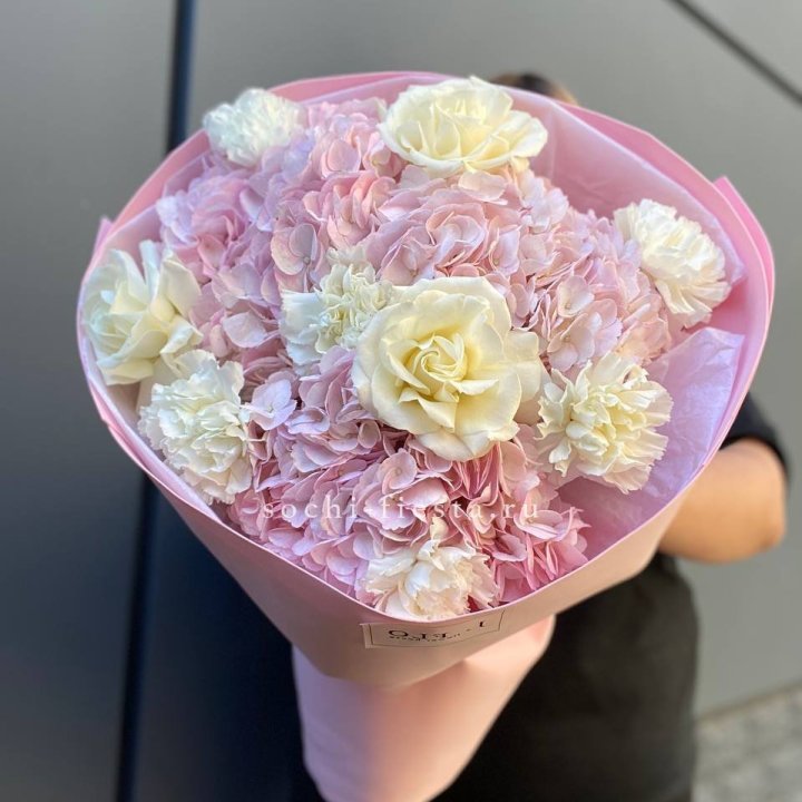  Букет гортензий и роз  в Рязани