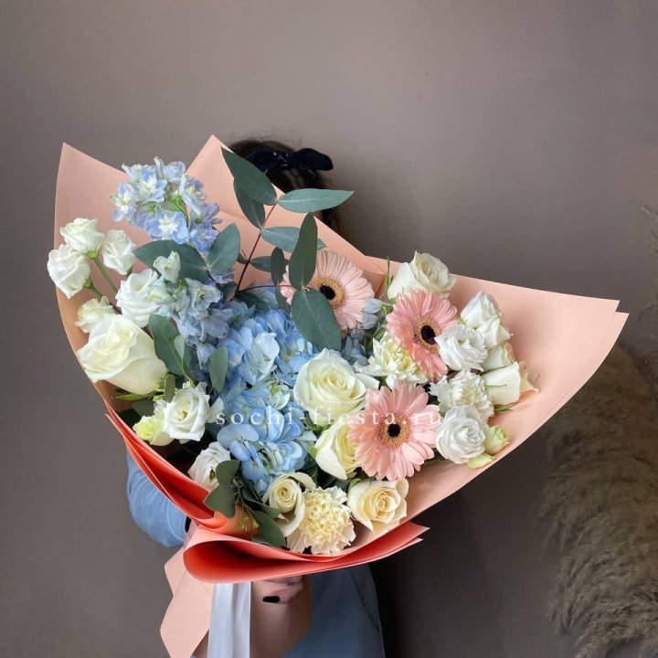  Букет гортензии и роз "Валенсия" в Рязани