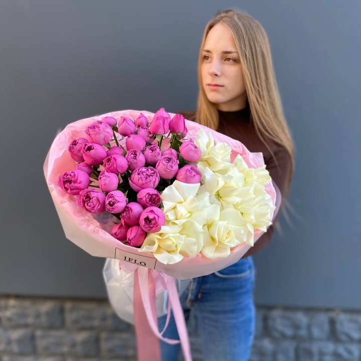 Дуо белых и кустовых роз в Рязани