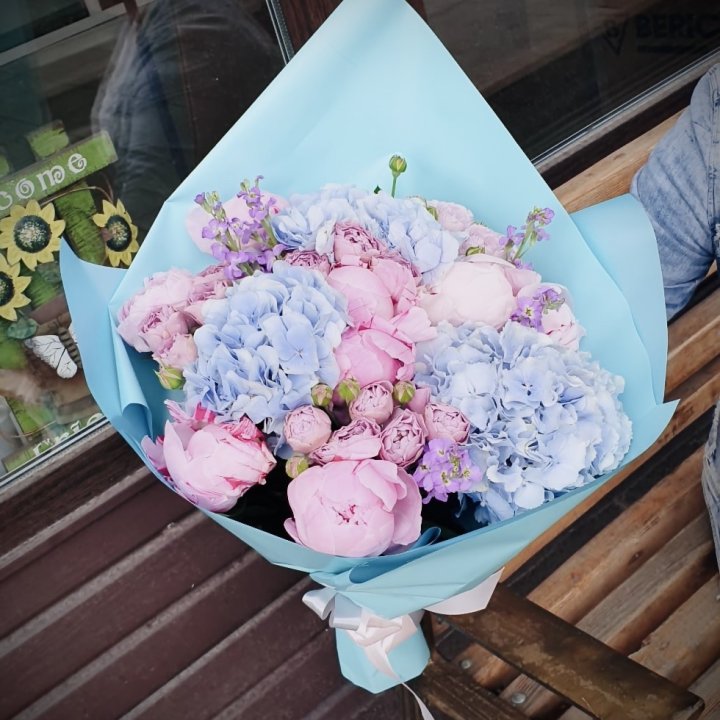 Букет с гортензиями "Блубери" в Рязани