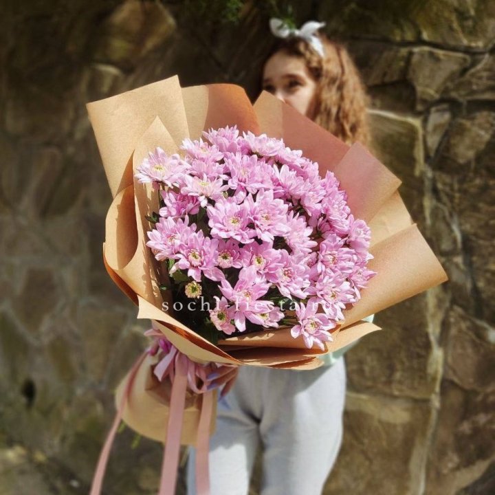 Букет хризантем в крафте в Рязани