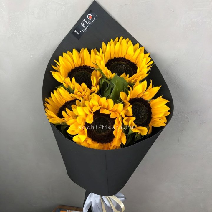 Букет из 5  подсолнухов в Рязани