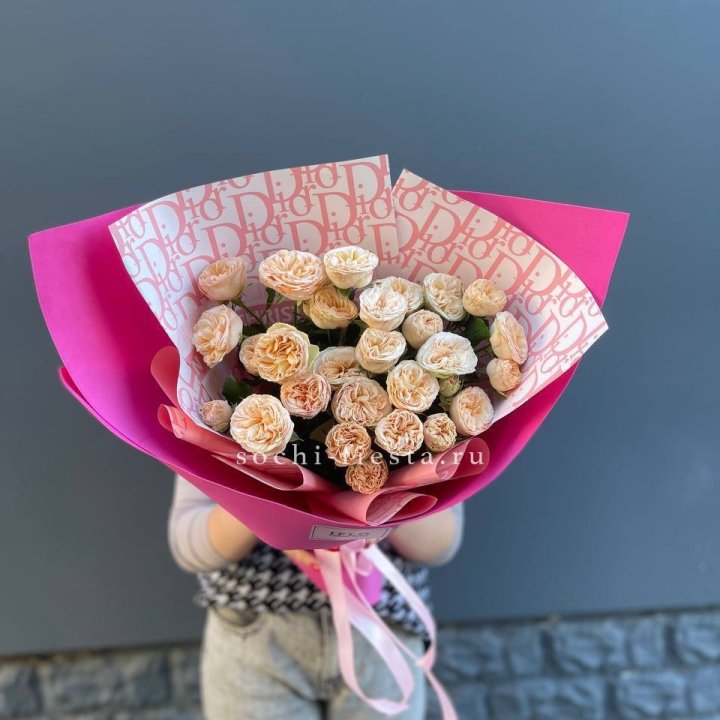 9 пионовидных роз в Рязани