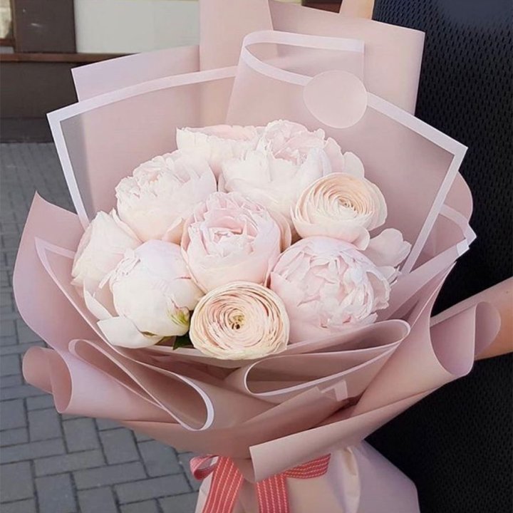 Пионы и ранункулюсы в Рязани