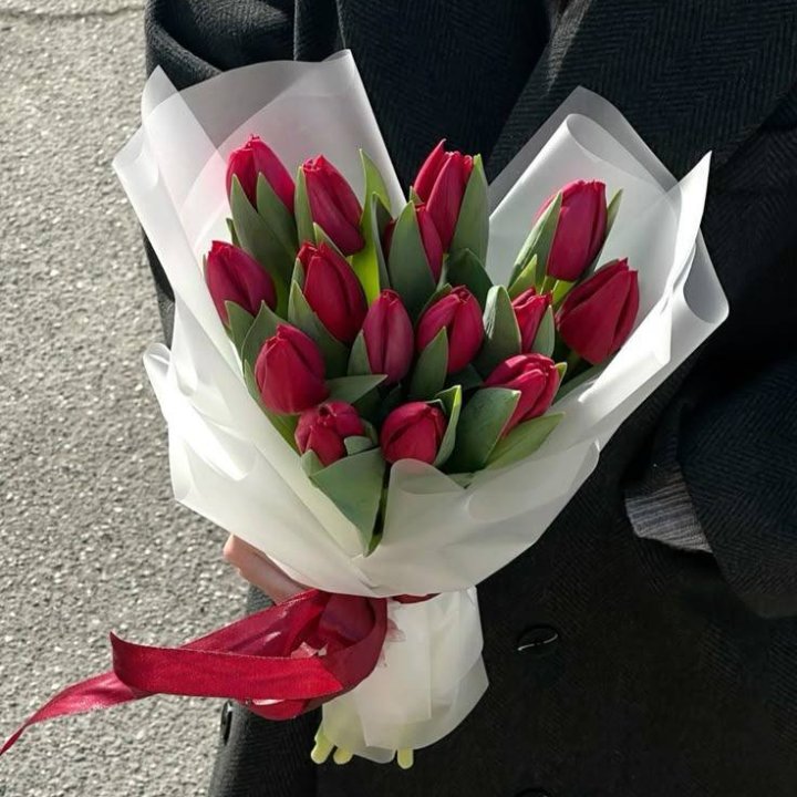 15 красных тюльпанов в Рязани
