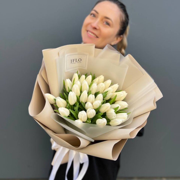 35 белых тюльпанов в Рязани