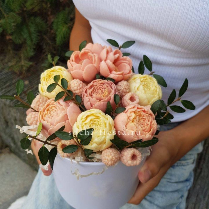 Шоколадный букет с ягодами в Рязани