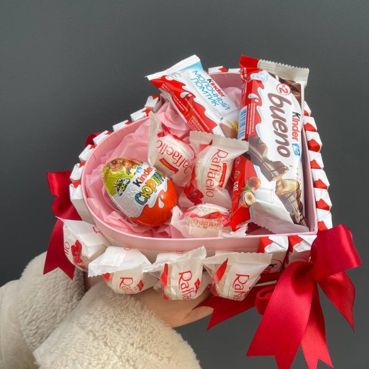 Бокс киндерами и раффаэлло в Рязани