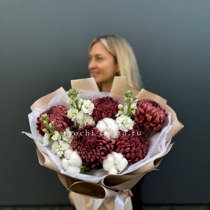 Хризантемы с маттиолой в Рязани