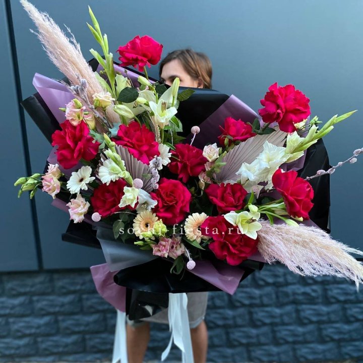 Дизайнерский букет Ред в Рязани
