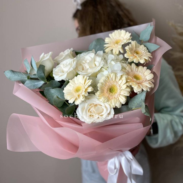 Букет роз, гортензии, гербер  в Рязани