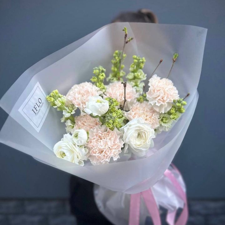 Букет маттиолы и ранункулюсов  в Рязани