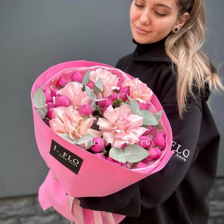 Букет французских и пионовидных роз "Ламиносо" в Рязани