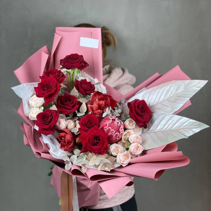Дизайнерский букет "Ред Вильвет" в Рязани