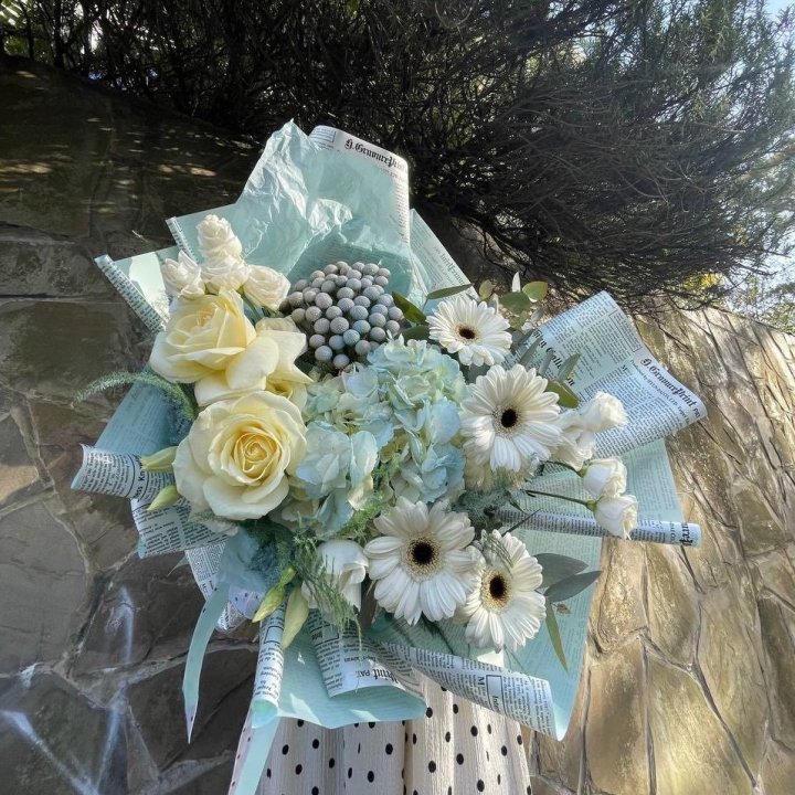 Дизайнерский букет "Линдж-блю" в Рязани