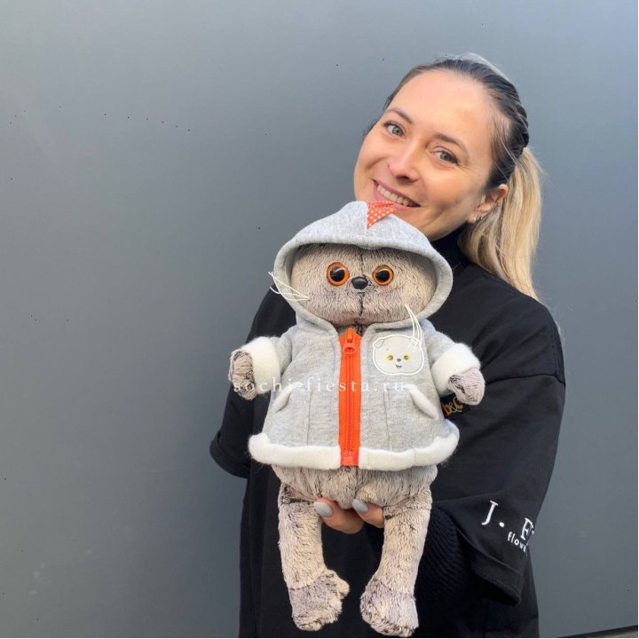 Кот Басик в толстовке в Рязани