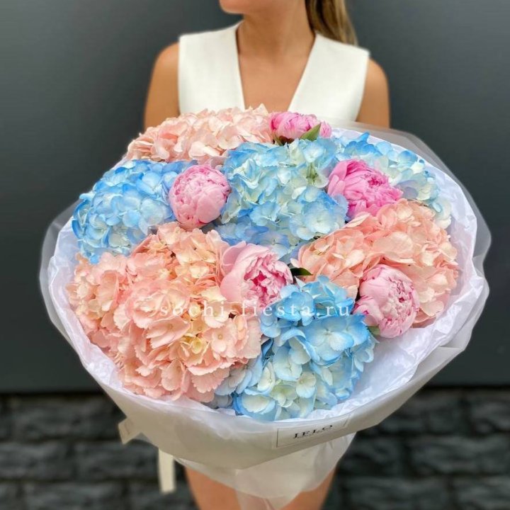 Дуобукет гортензии с пионами  в Рязани