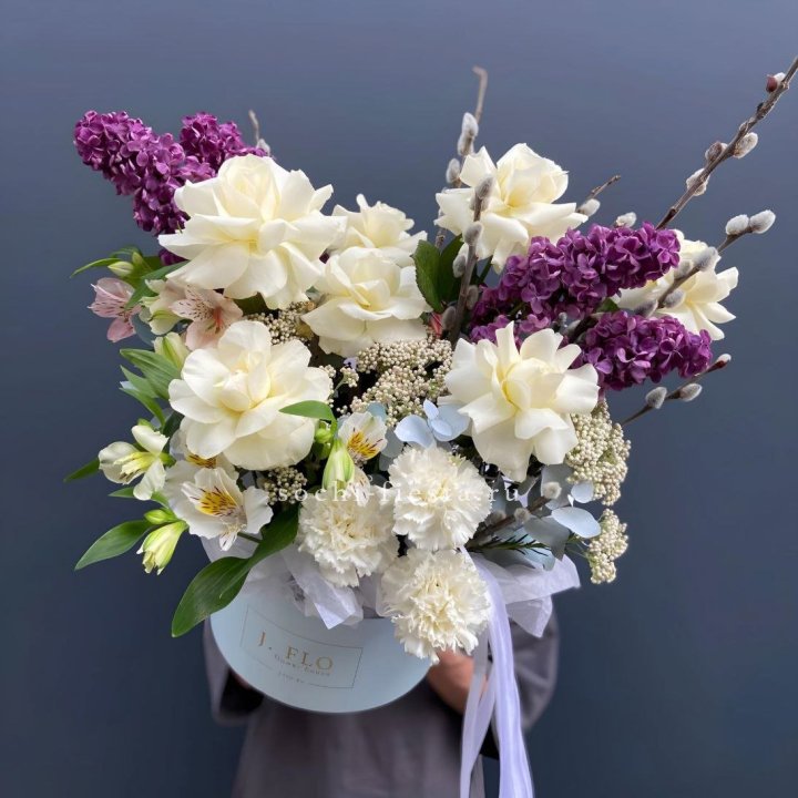 Цветочный бокс Французских роз и Сирени в Рязани