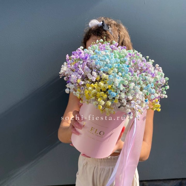 Радужные гипсофилы в шляпной коробке в Рязани