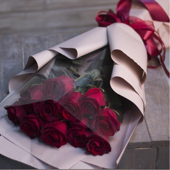 11 голландских роз в оформлении в Рязани