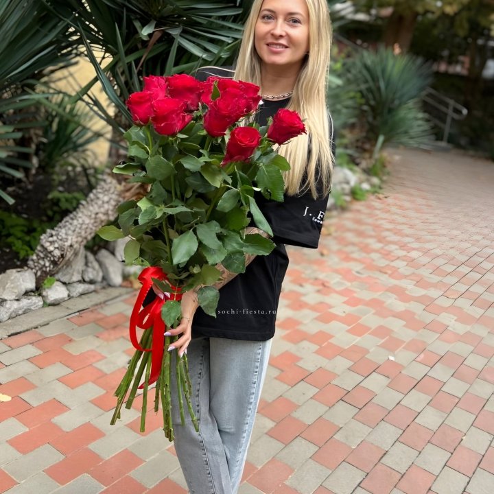 15 высоких красных роз в Рязани