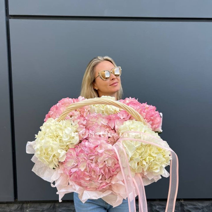 7 гортензий в корзине в Рязани