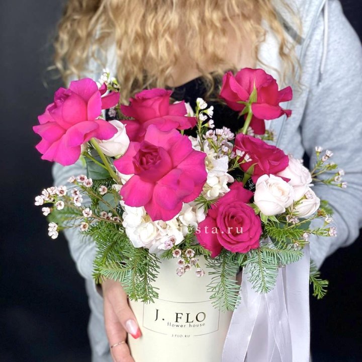 Новогодняя композиция в коробке пинк розе в Рязани