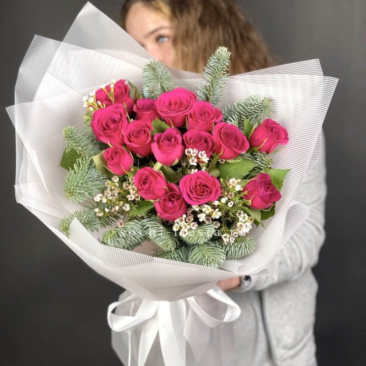 Новогодний букет Елки и Розы в Рязани