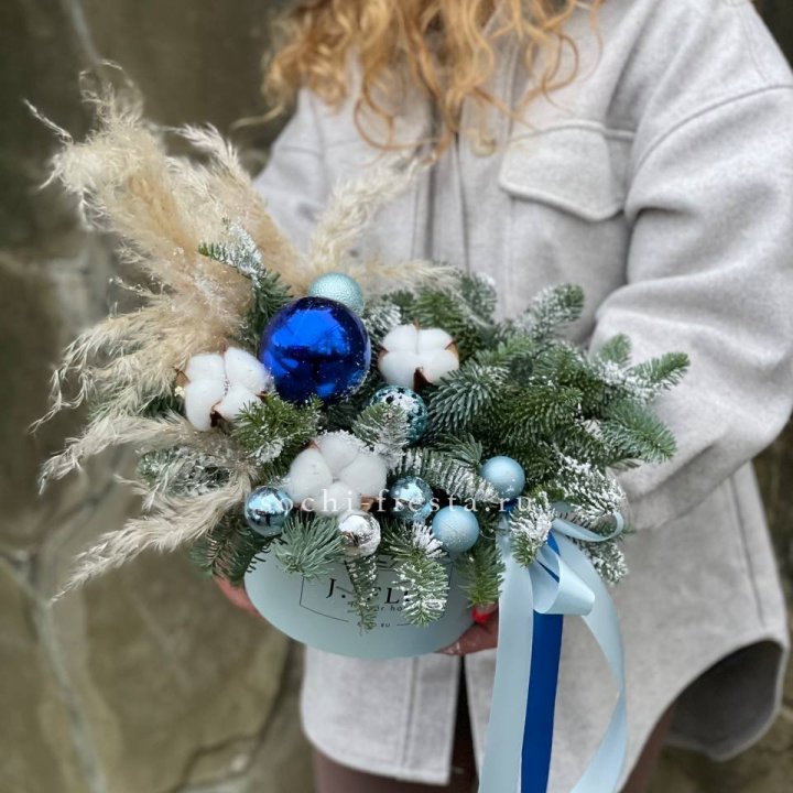 Новогодняя композиция в коробке блю в Рязани