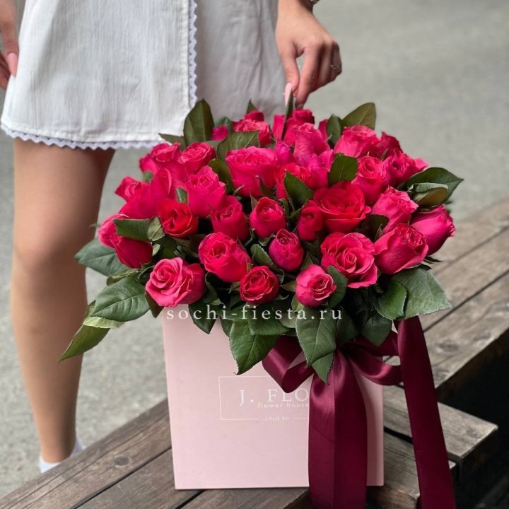 55 алых роз в кубе в Рязани