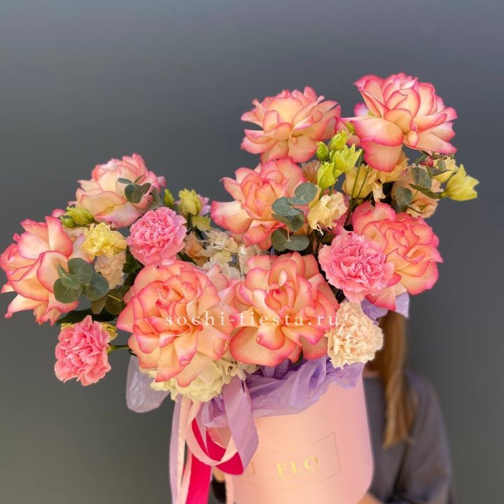 Бокс нежный с розами в Рязани