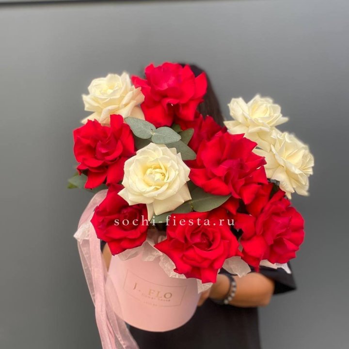13 Французских роз в боксе в Рязани