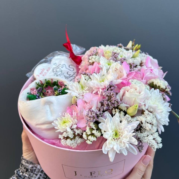 Цветы и свеча в коробке в Рязани