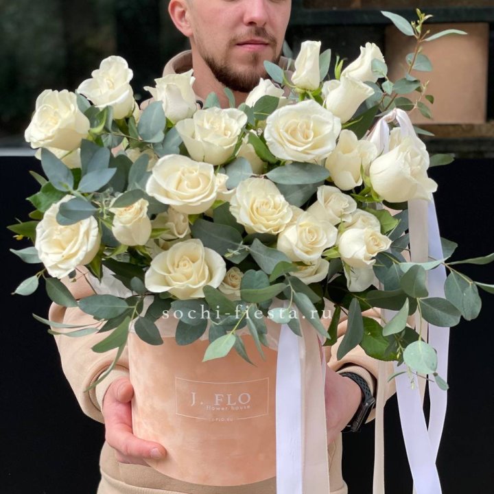 41 белая роз в бархатном боксе в Рязани