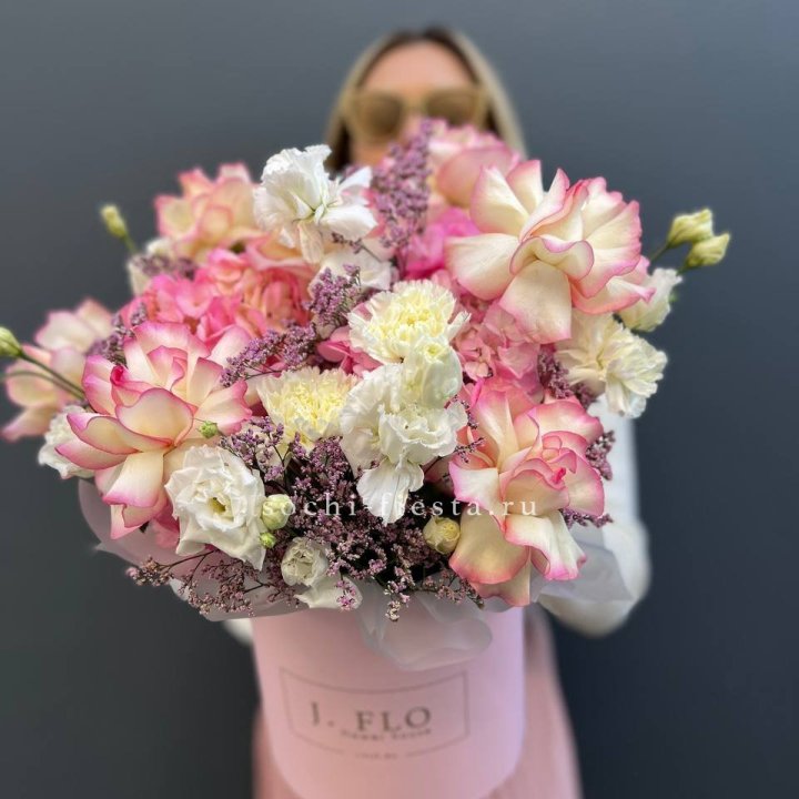 Цветочная композиция "Глория" в боксе в Рязани