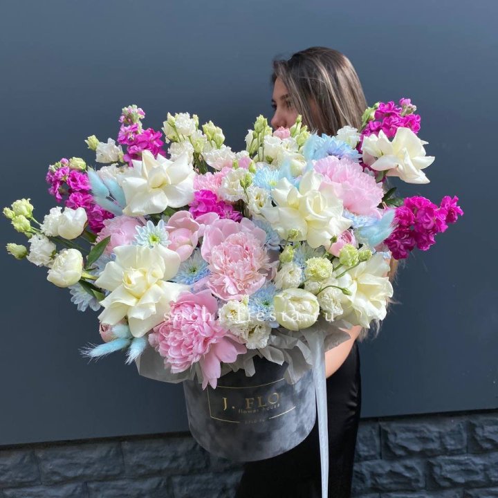 Дизайнерский цилиндр "Пионы гарден" в Рязани