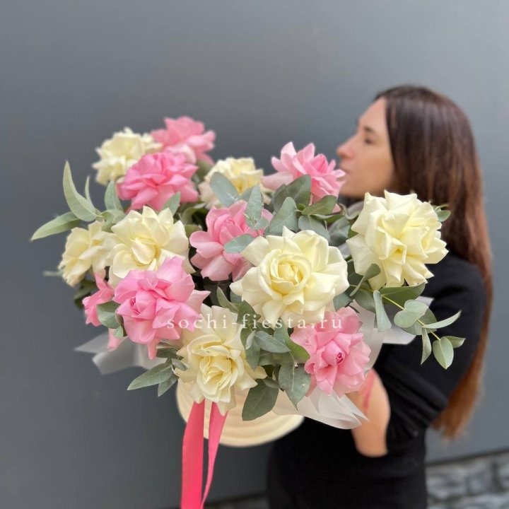 Зефирный бокс из 17 французских роз микс в Рязани