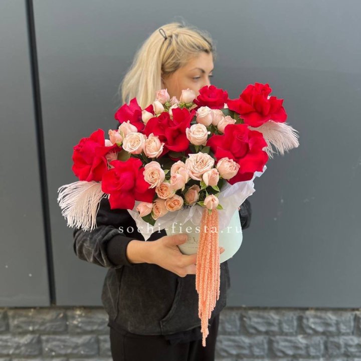 Бокс с нежными розами  в Рязани