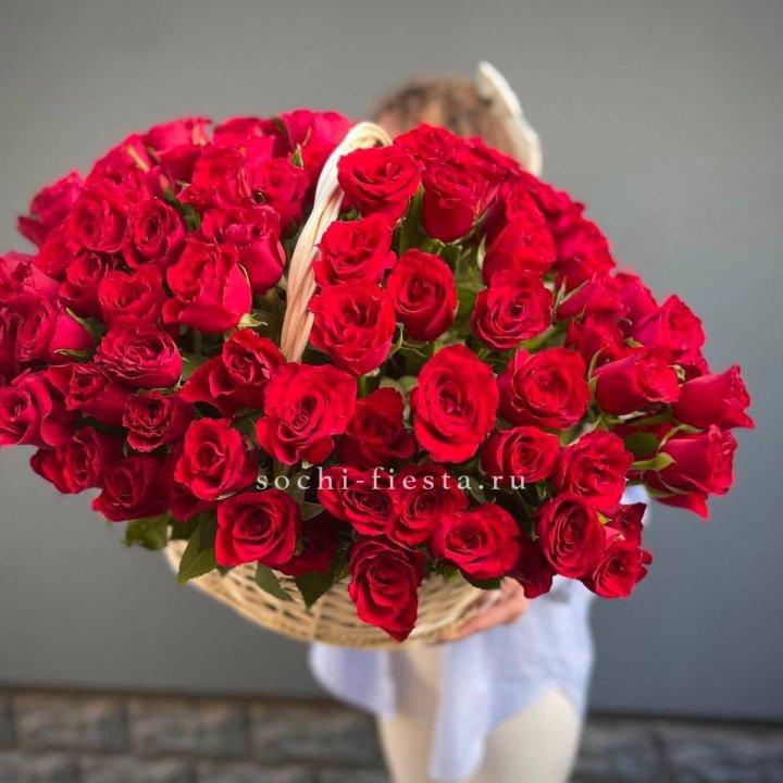 121 красная роза в корзине   в Рязани