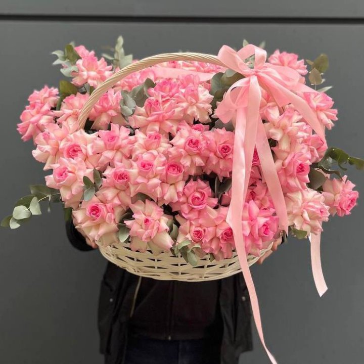 51 розовая роза в корзине в Рязани