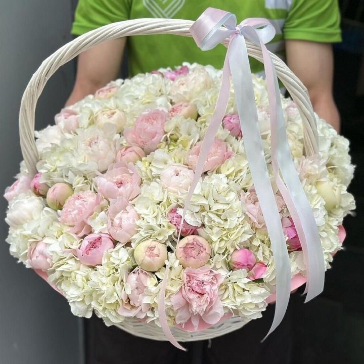 Премиум корзина гортензий и пионов в Рязани