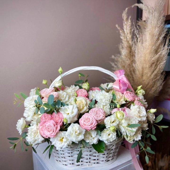 Цветочная корзина "Пинки вайт" в Рязани
