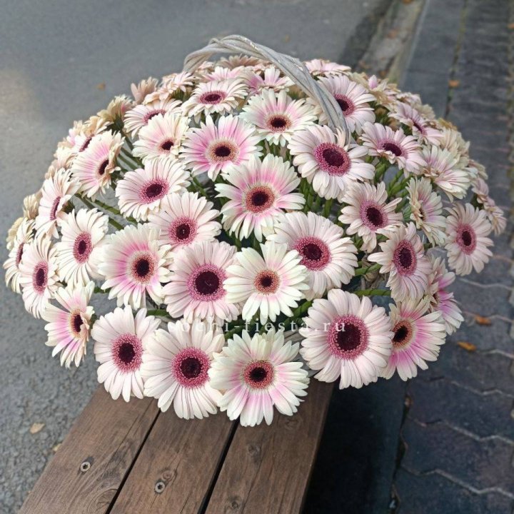 Корзина с герберами  в Рязани