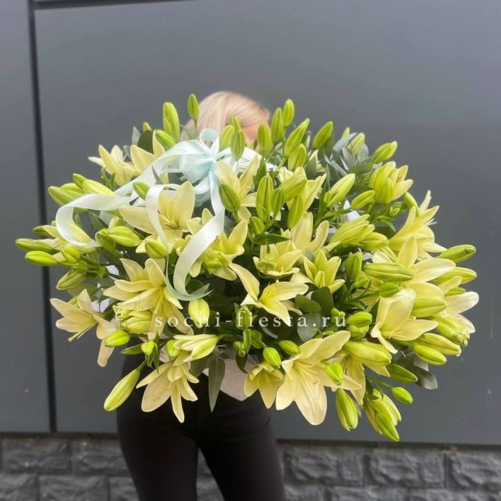 Лилии в корзине в Рязани