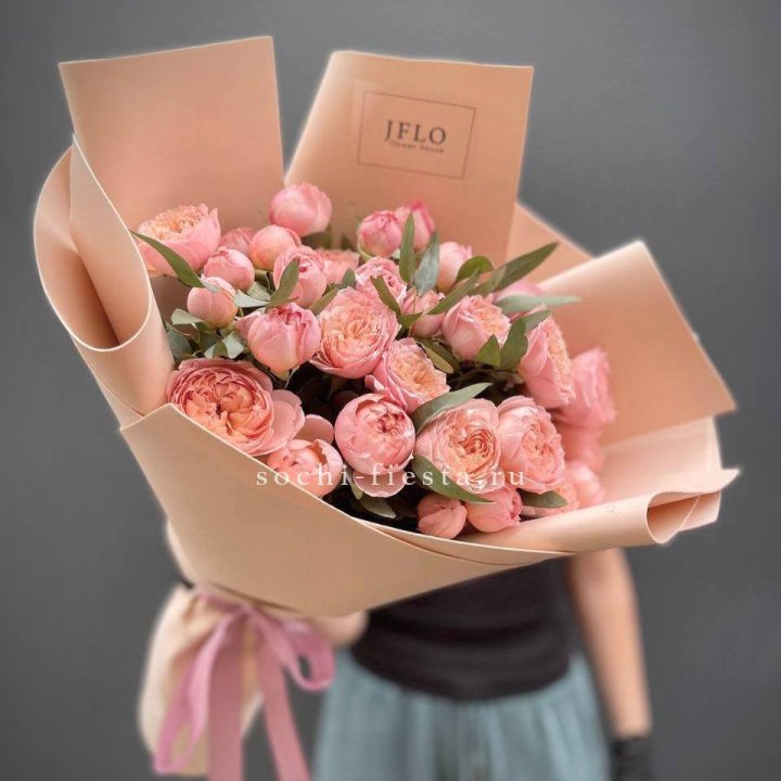 Букет из 9 кустовых роз Джульетта в Рязани