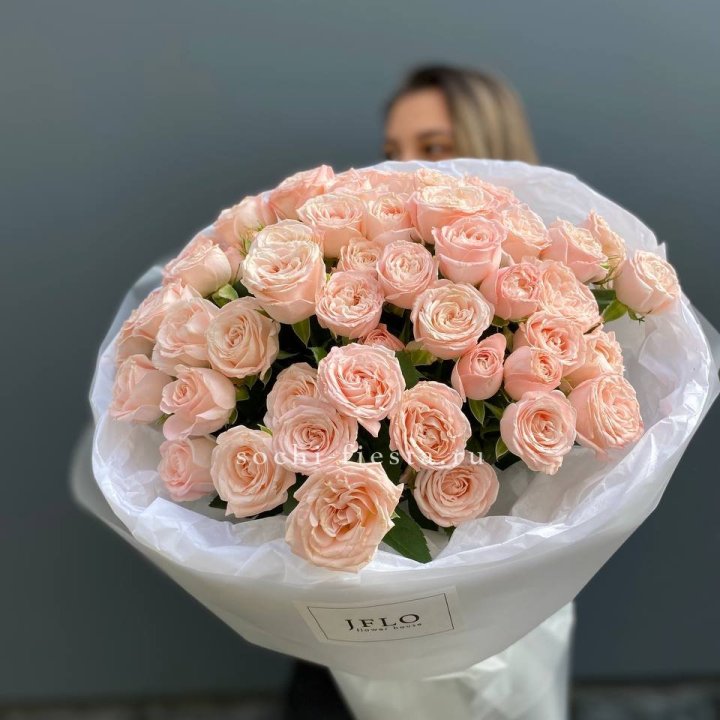 Букет кустовых роз Бомбастик в Рязани